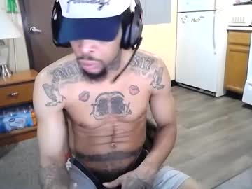 Chat Live with thatguymidwest on Chaturbate