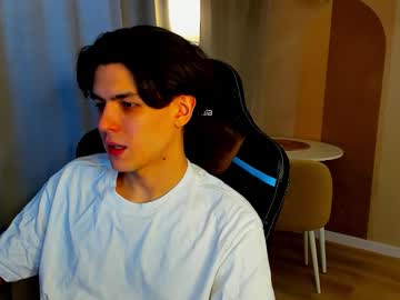 Chat Live with travisrivas on Chaturbate