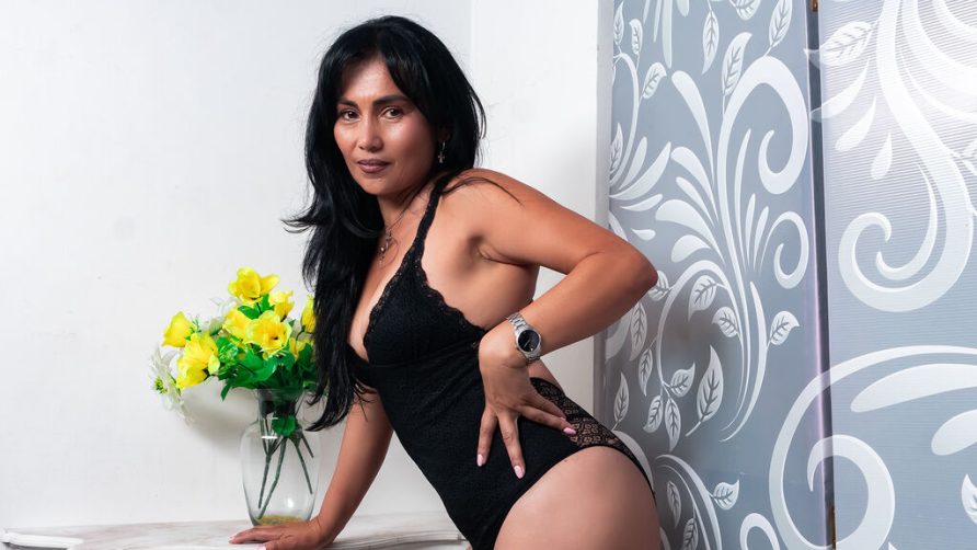 Chat Live with NicolletteFontan on LiveJasmin