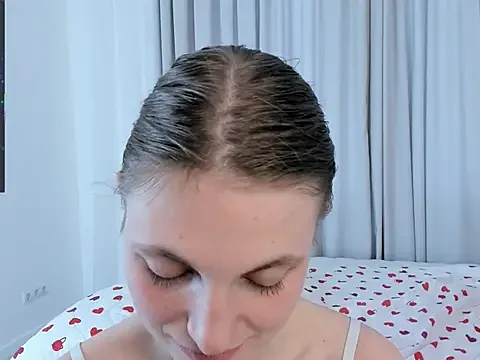 Chat Live with ErinnPieloch on StripChat