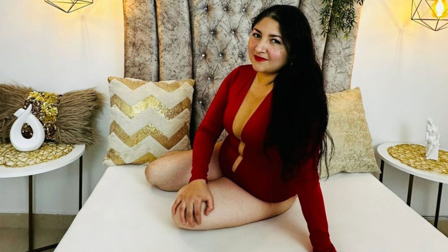 Chat Live with JasmineRounter on LiveJasmin