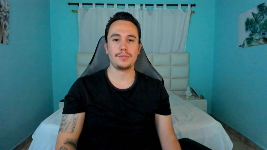 Chat Live with foxxxman on Amateur.TV