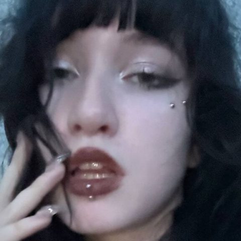 Chat Live with LouisePerrish on LiveJasmin