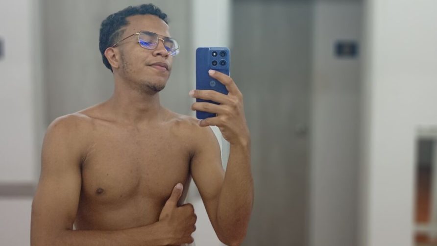 Chat Live with AstonVera on LiveJasmin