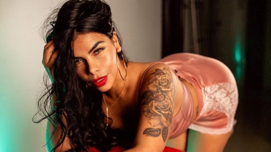 Chat Live with GinaTason on LiveJasmin