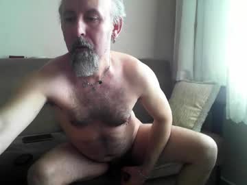 Chat Live with buckwessle on Chaturbate