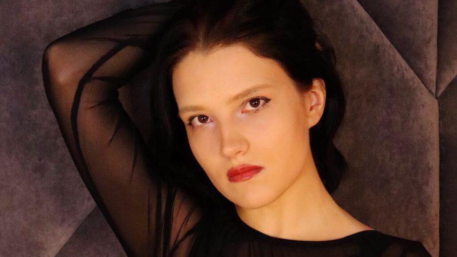 Chat Live with RowenBenson on LiveJasmin