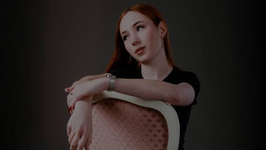 Chat Live with CarleenZangari on LiveJasmin