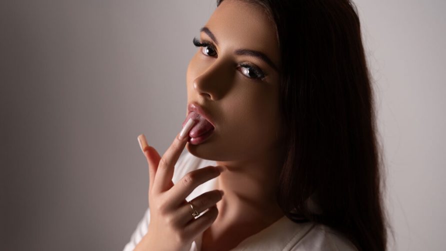 Chat Live with KayaRiva on LiveJasmin