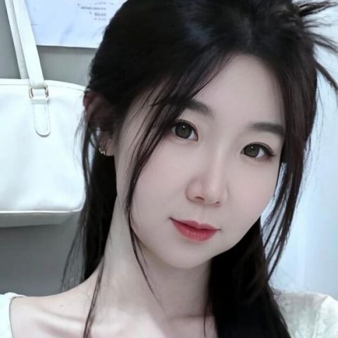 Chat Live with ClaraWhiter on LiveJasmin