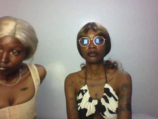 Chat Live with Maleena40 on BongaCams